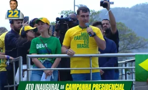 Flávio Bolsonaro Promete ‘Tesouraço’ em 2027 com Cortes de Impostos e Burocracia